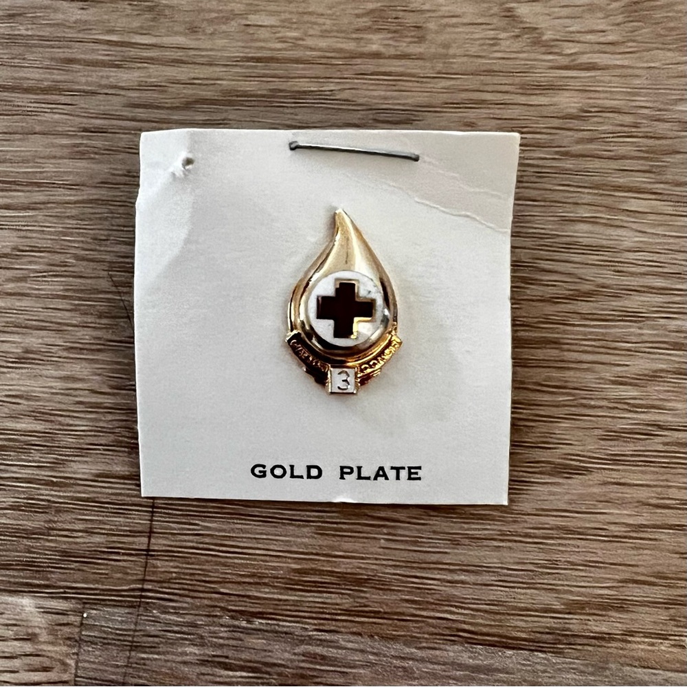 Vintage American Red Cross ARC 3 Gallon Blood Donor Lapel Hat‎ Pin Gold Plated
